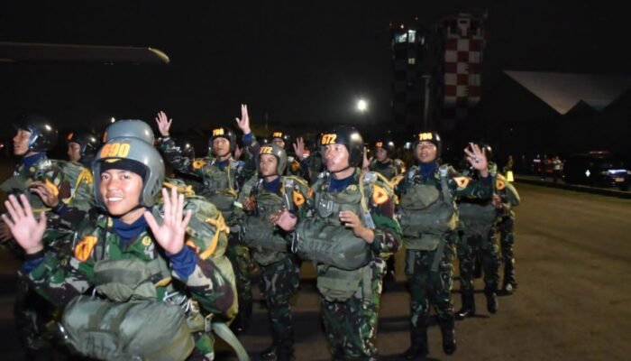 Lanud Husein Sastranegara Dukung Giat Terjun Malam Susparadas A-200 Taruna AAU