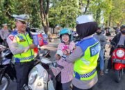 Satlantas Polres Demak Berikan Reward Kepada Masyarakat Yang Tertib Berlalulintas