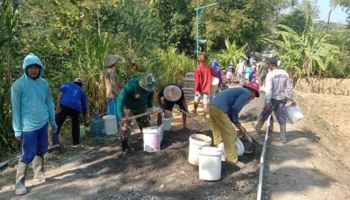 Kerja Bersama Masyarakat Dalam TMMD Sengkuyung III Kodim Grobogan