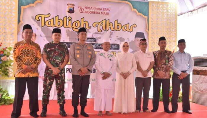 Polres Grobogan Isi Jumat Berkah Dengan Tabligh Akbar Sambut HUT RI Ke 79