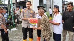 Kapolres Demak Bersama Bupati dan Dandim Berikan Bansos Kepada Warga Terdampak Bencana