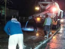 Kepedulian Terhadap Kerusakan Jalan, CV Fara Mukti Perkasa Bersama Masyarakat Perbaiki Jalan yang Rusak