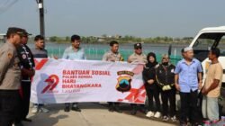 Hari Bhayangkara ke-79, Polres Kendal Bersama Perguruan Silat Beri Bantuan Air Bersih dan Sembako Kepada Nelayan