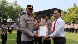 Polres Kendal Beri Penghargaan untuk 13  Anggota Berprestasi