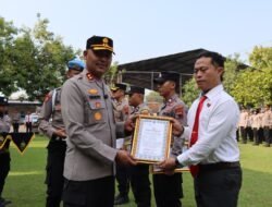 Polres Kendal Beri Penghargaan untuk 13  Anggota Berprestasi